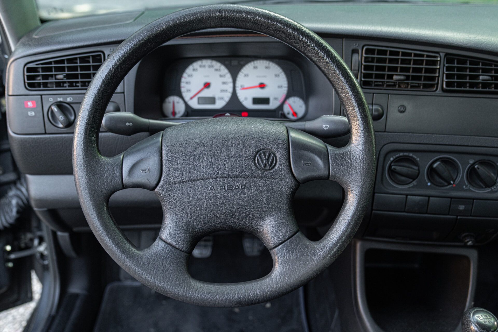 Volkswagen GOLF 1.6 GT 28