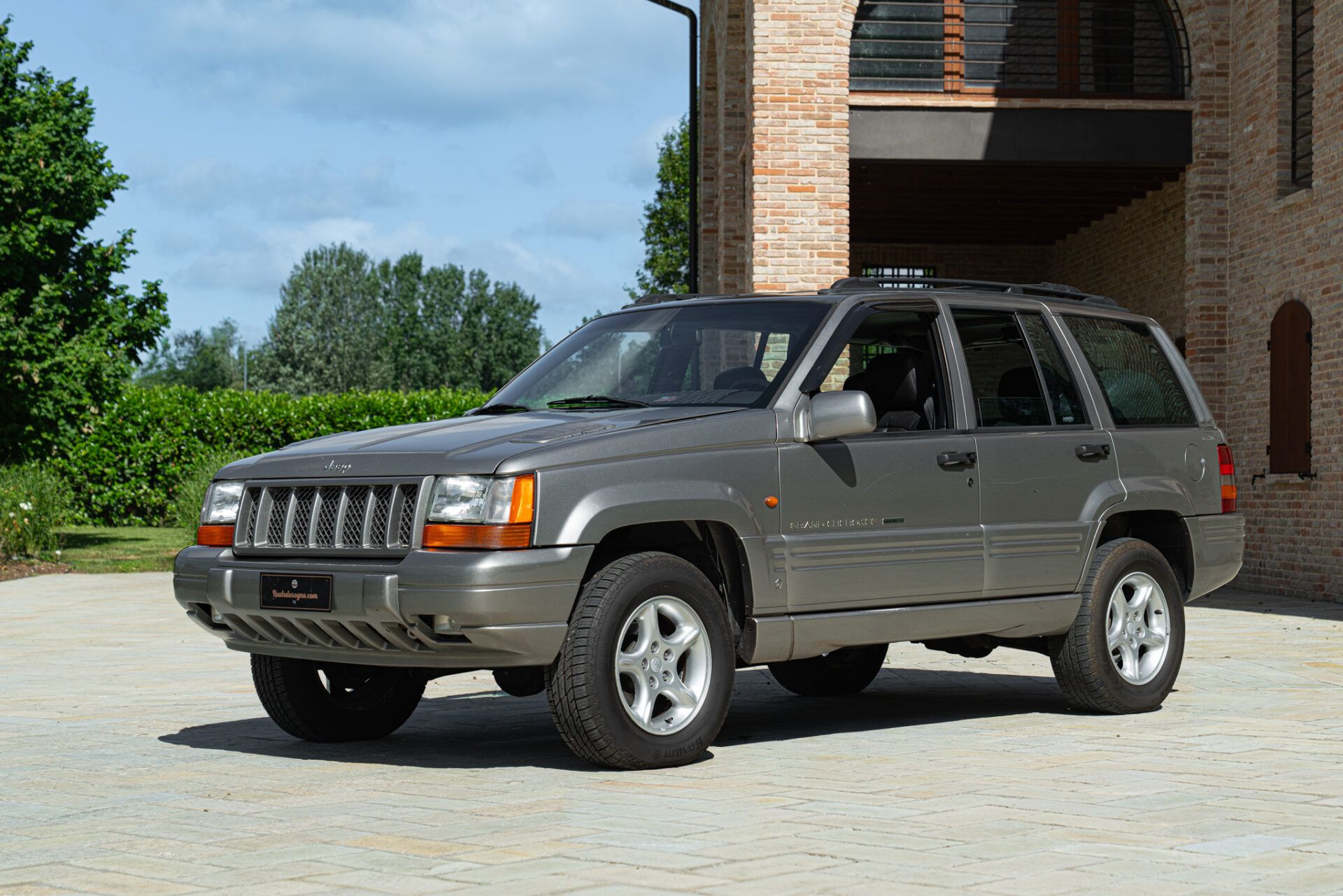 GRAND CHEROKEE LIMITED LX 5.9 V8 55