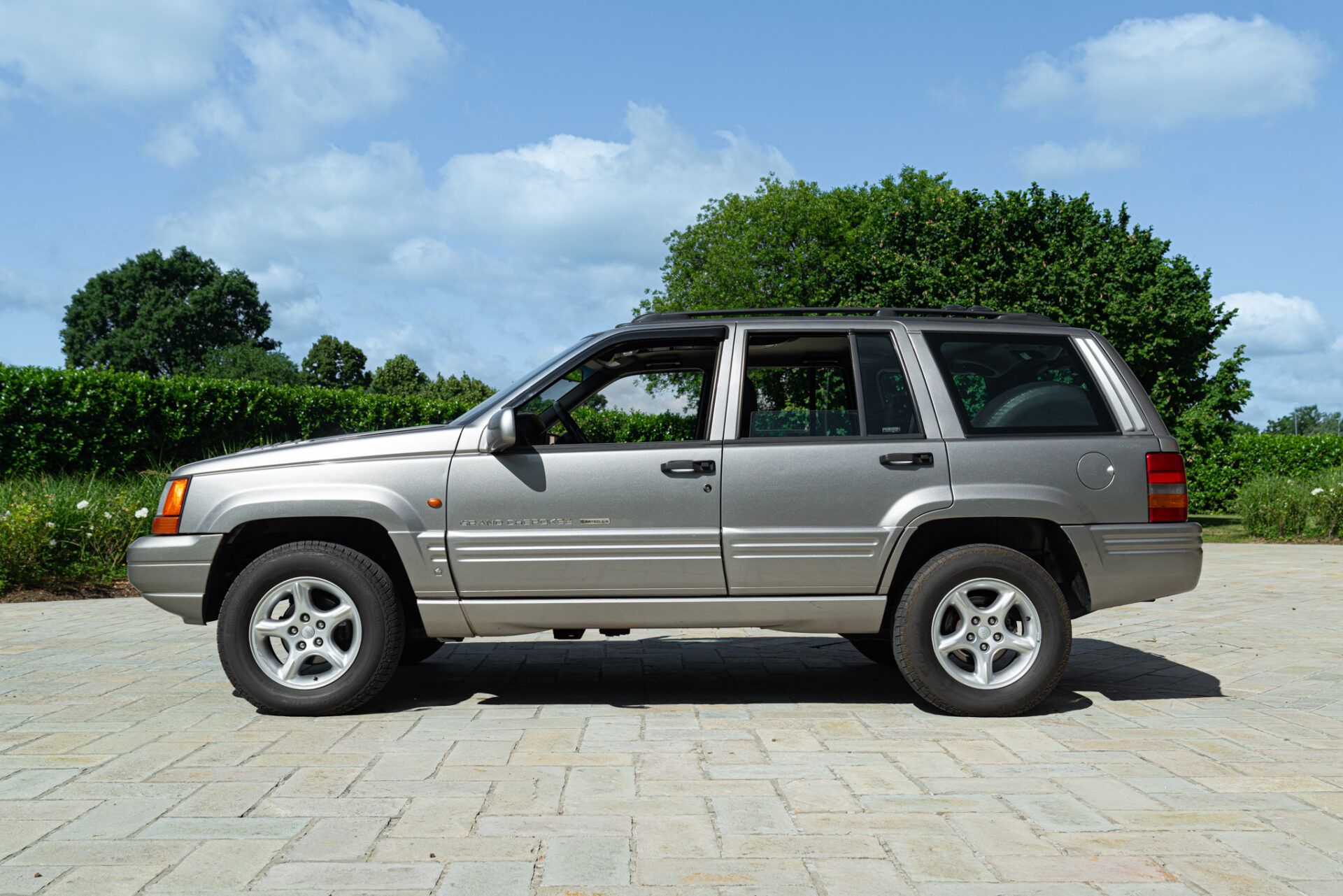 GRAND CHEROKEE LIMITED LX 5.9 V8 4