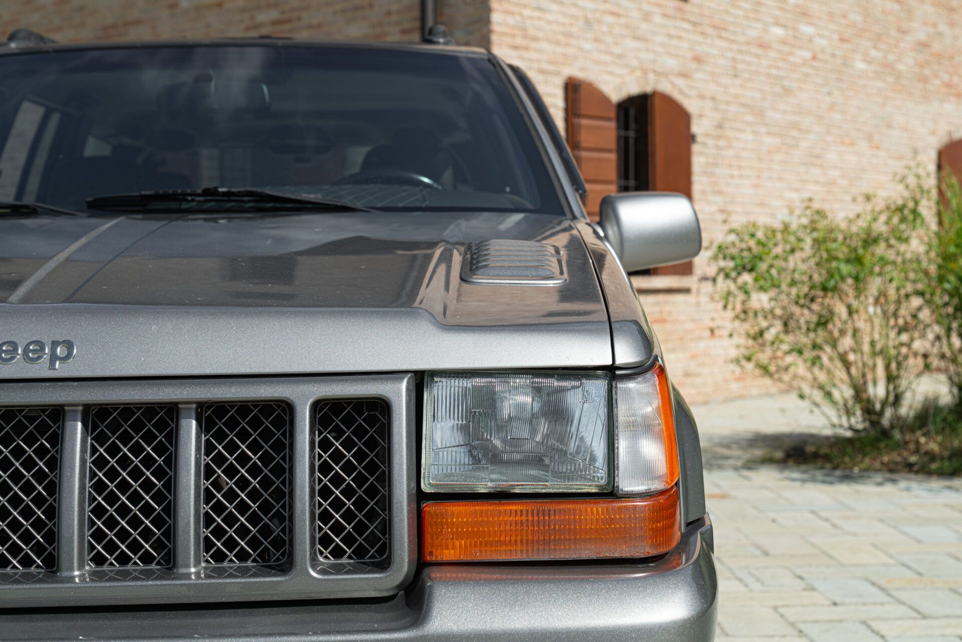GRAND CHEROKEE LIMITED LX 5.9 V8 17