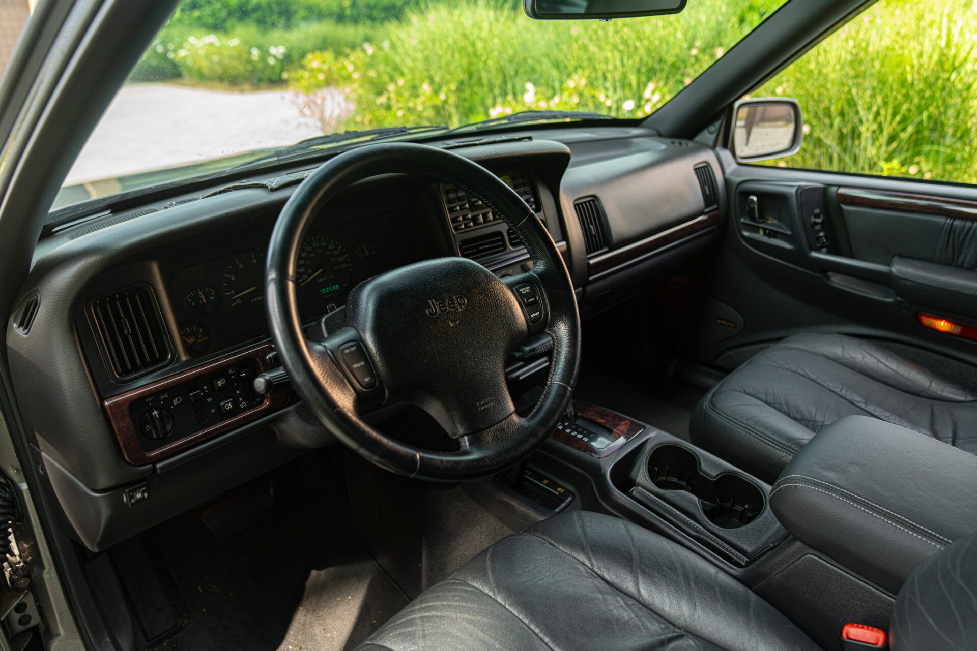 GRAND CHEROKEE LIMITED LX 5.9 V8 24