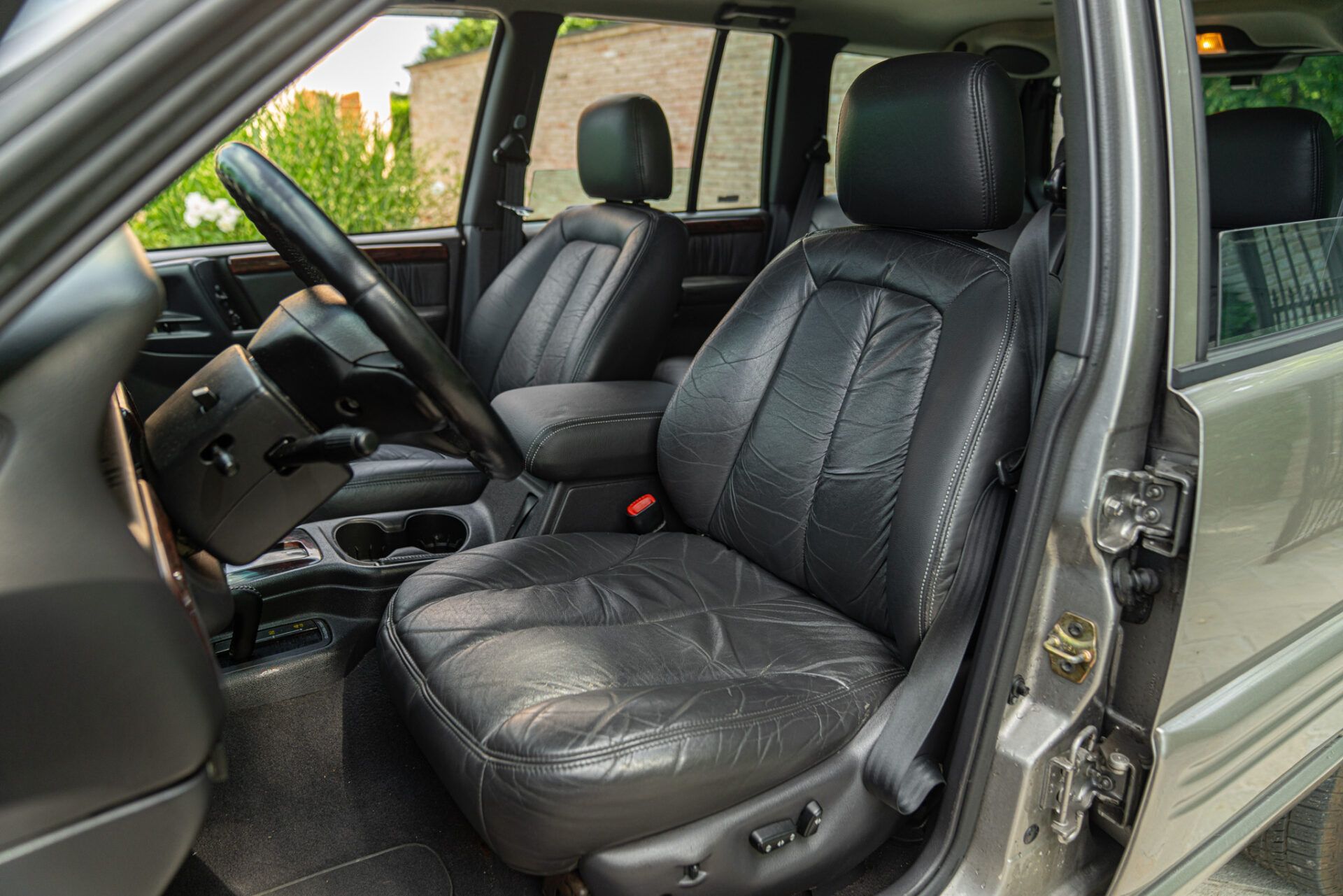 GRAND CHEROKEE LIMITED LX 5.9 V8 25