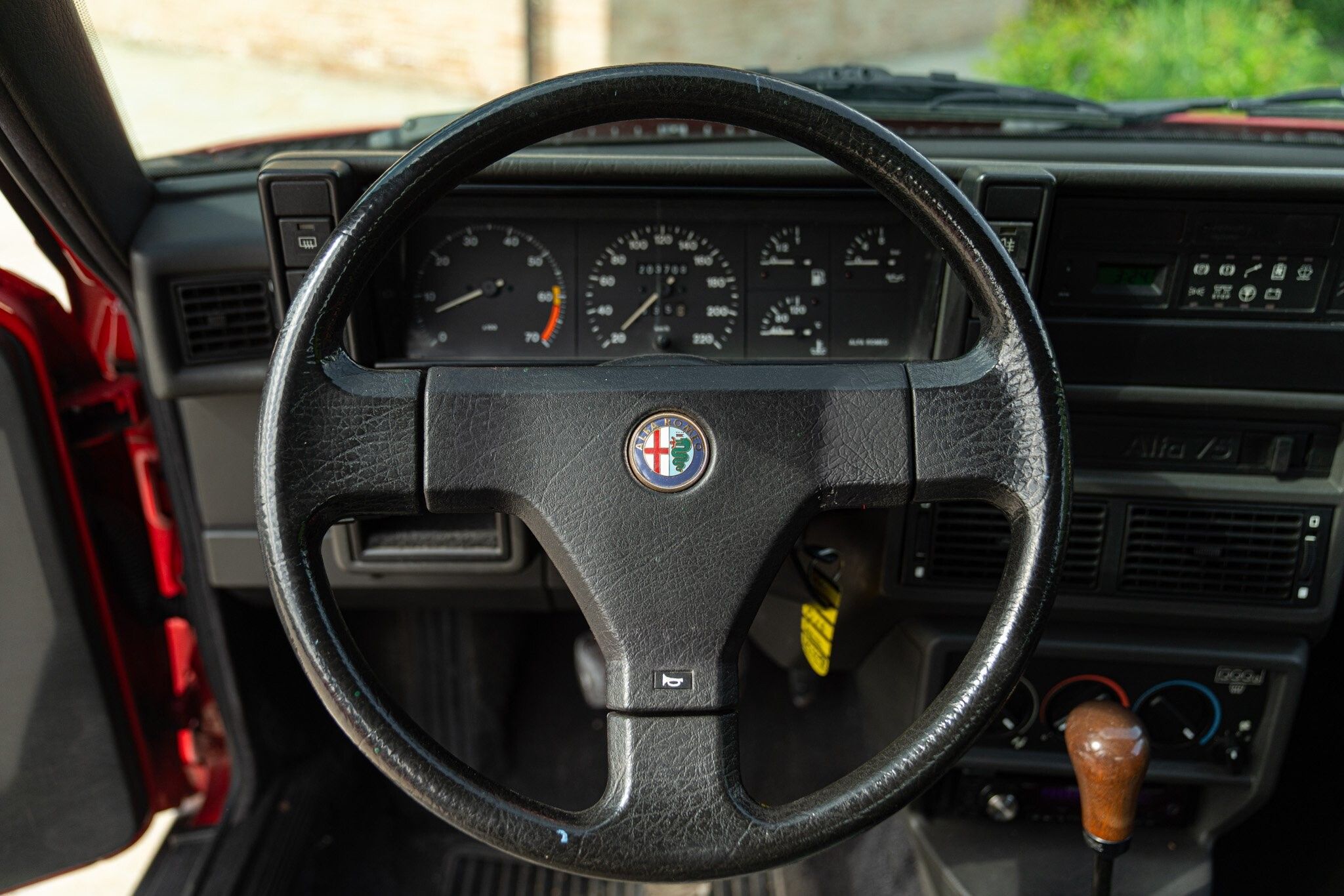 Alfa Romeo 75 47