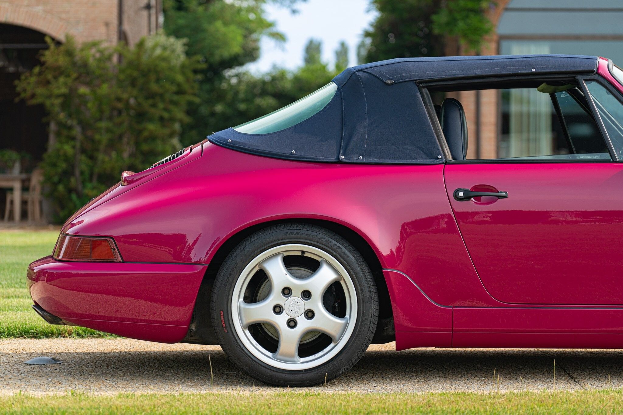 Porsche 964 (911) CARRERA 2 CABRIOLET “RUBYSTONE RED” 33