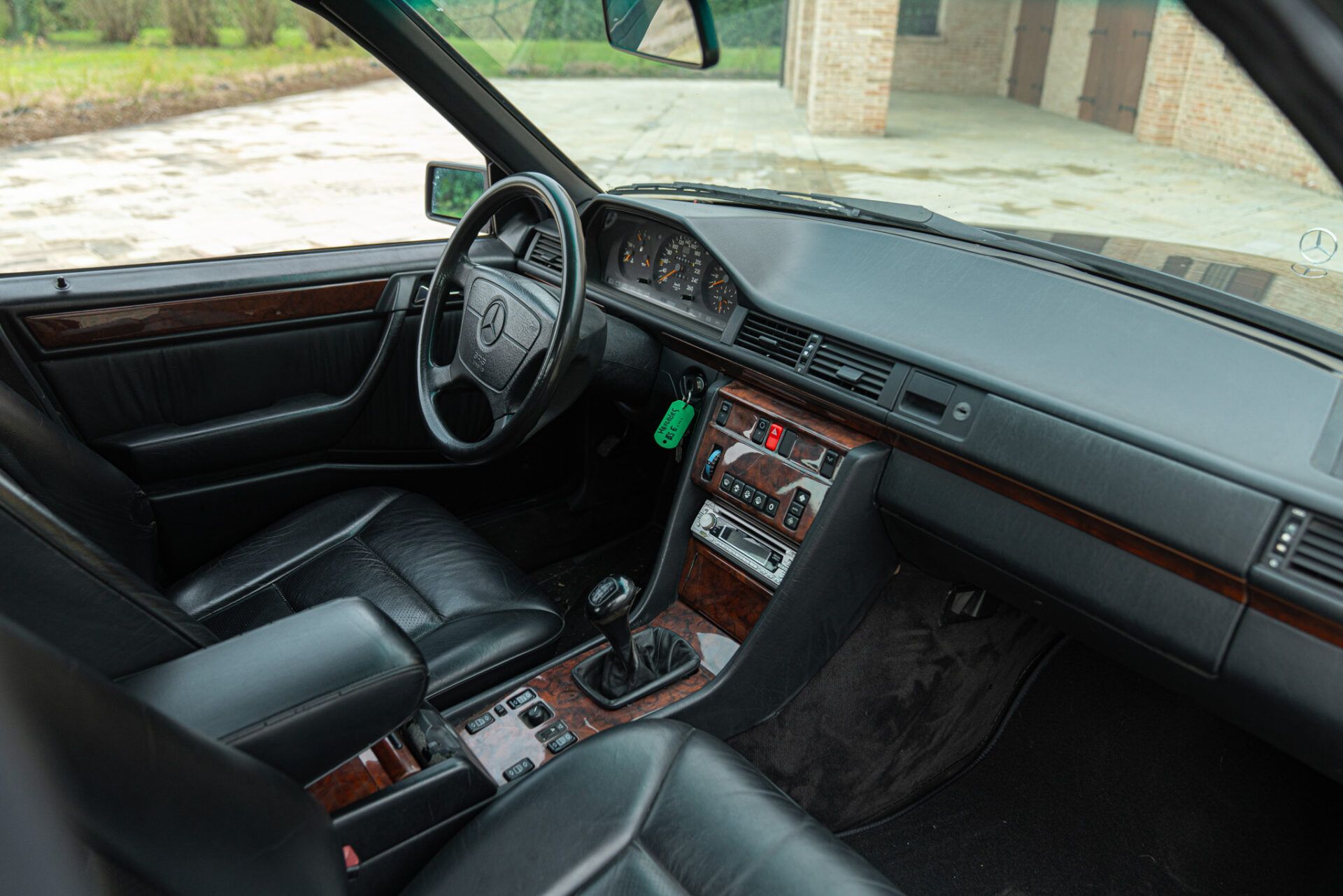 Mercedes-Benz 320 E 21