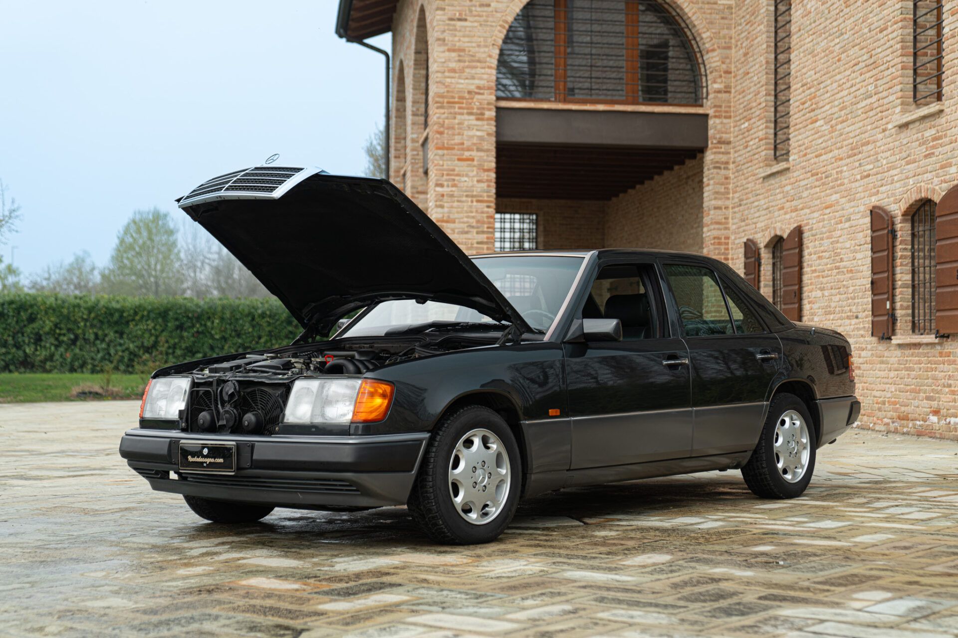 Mercedes-Benz 320 E 44
