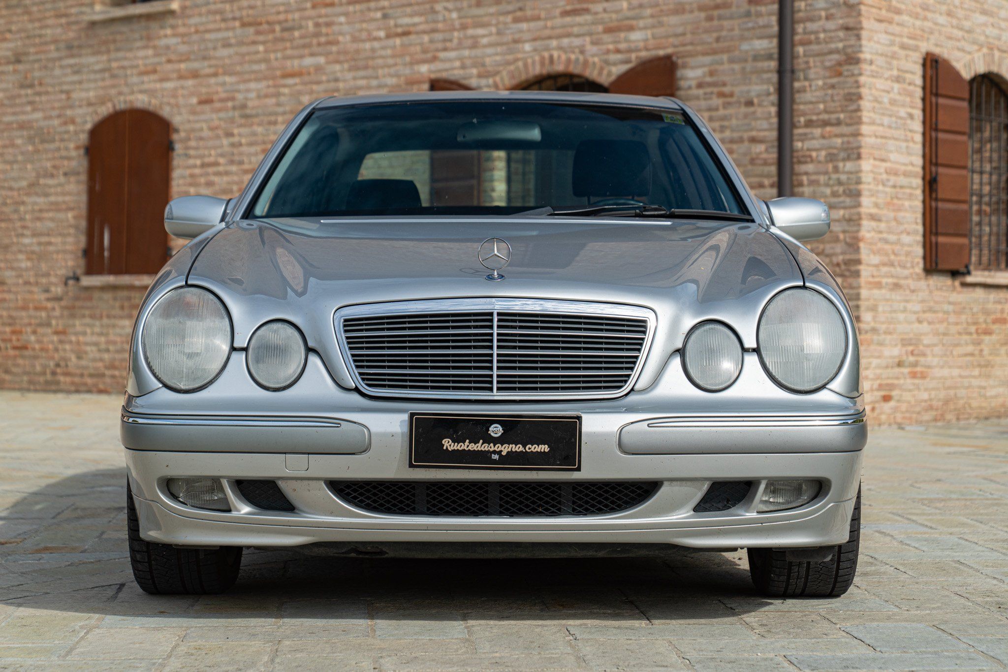 Mercedes-Benz E430 V8 3