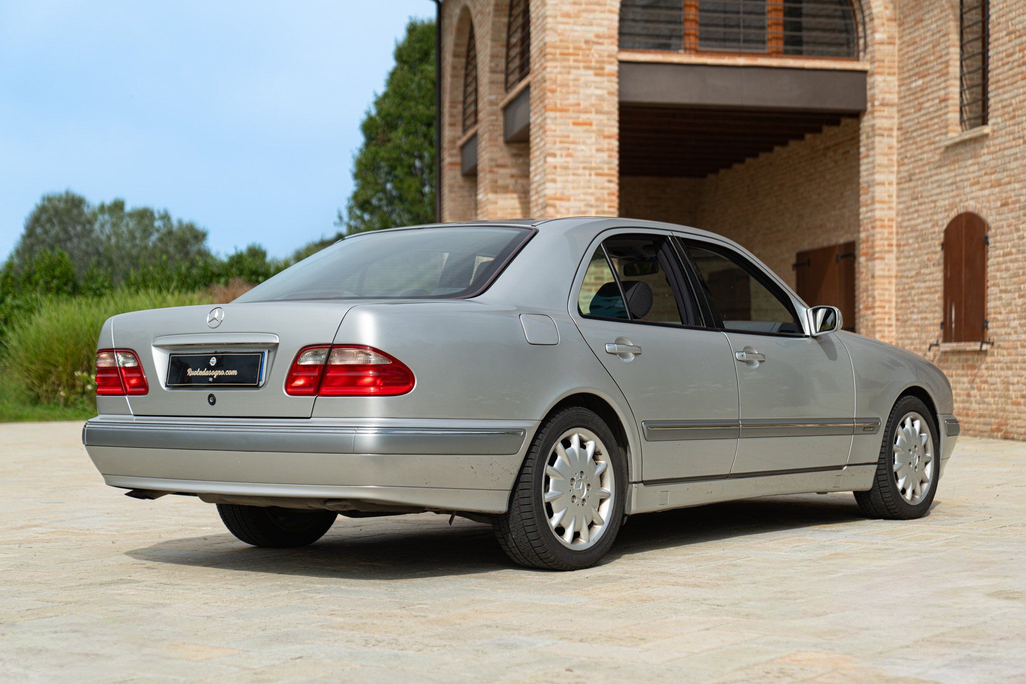 Mercedes-Benz E430 V8 6