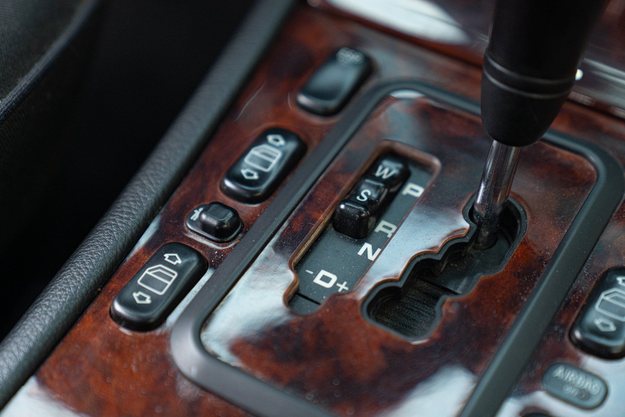Mercedes-Benz E430 V8 33
