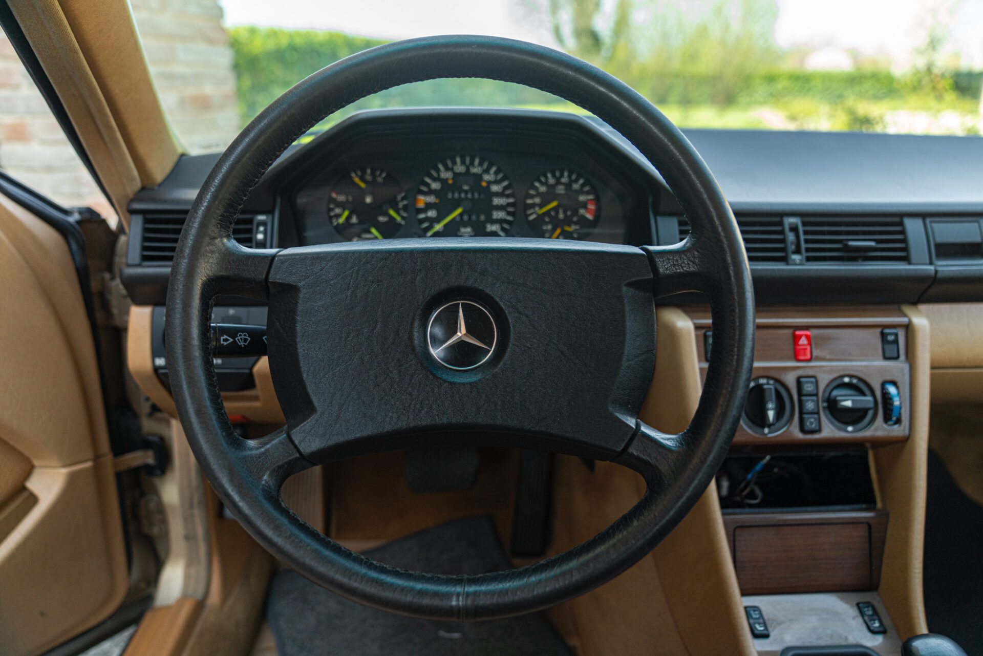 Mercedes-Benz 300 CE 37