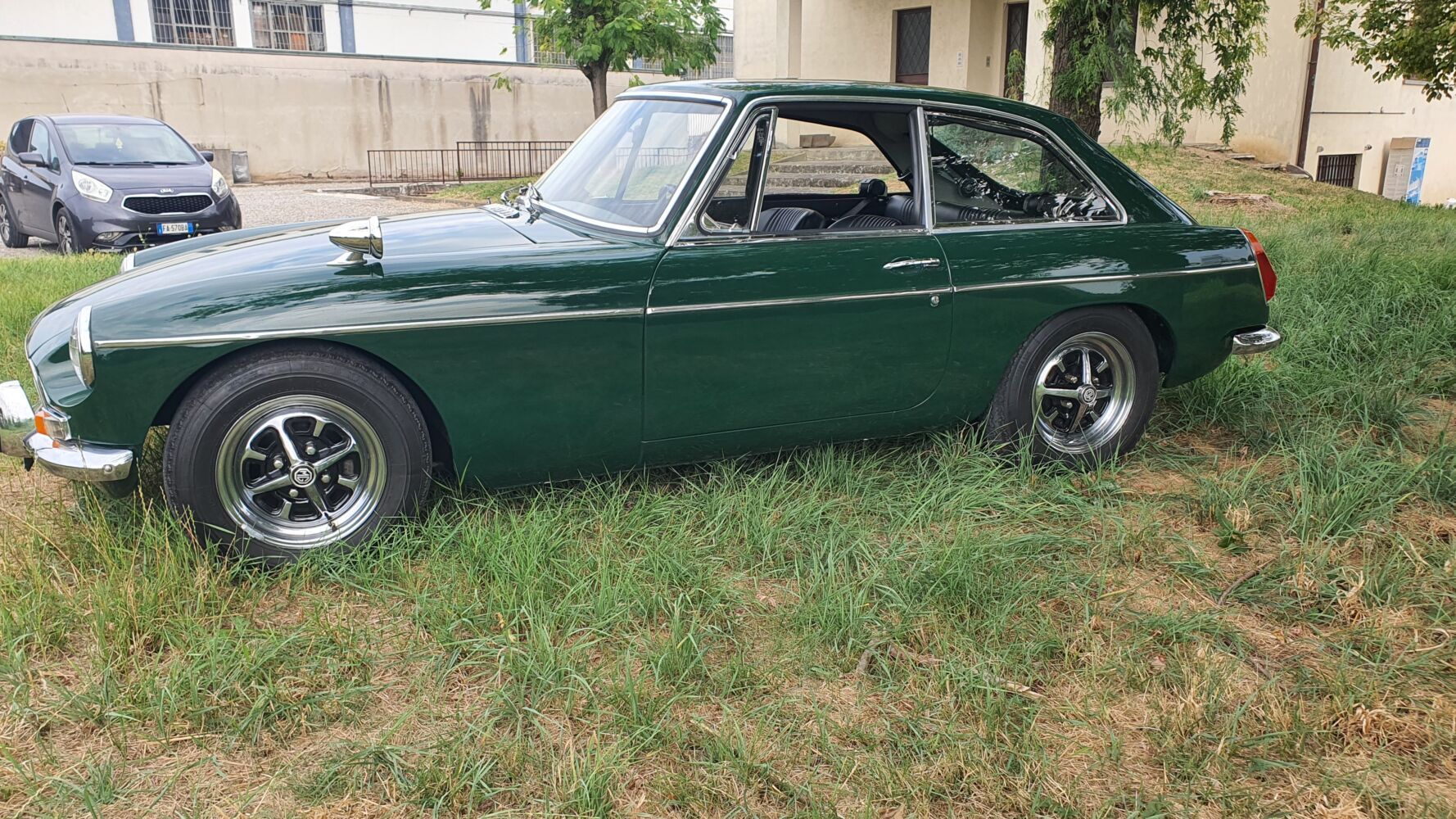 MG B gt coupé 30