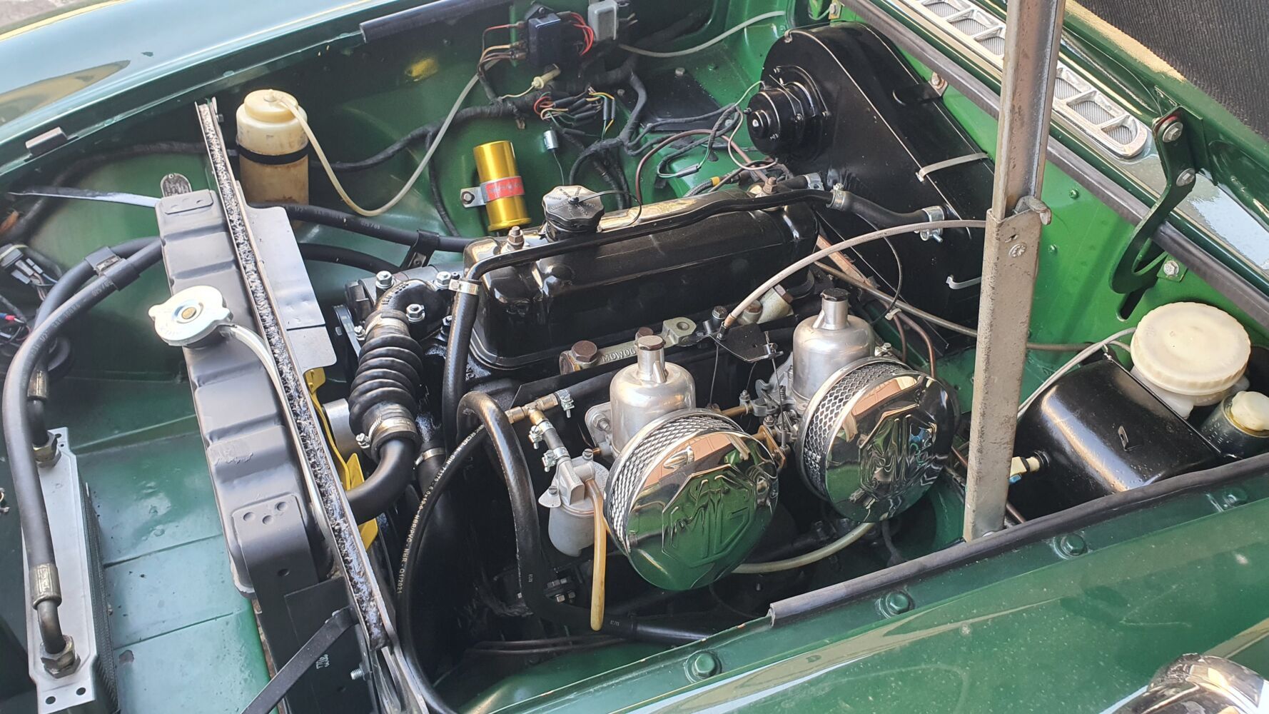 MG B gt coupé 22
