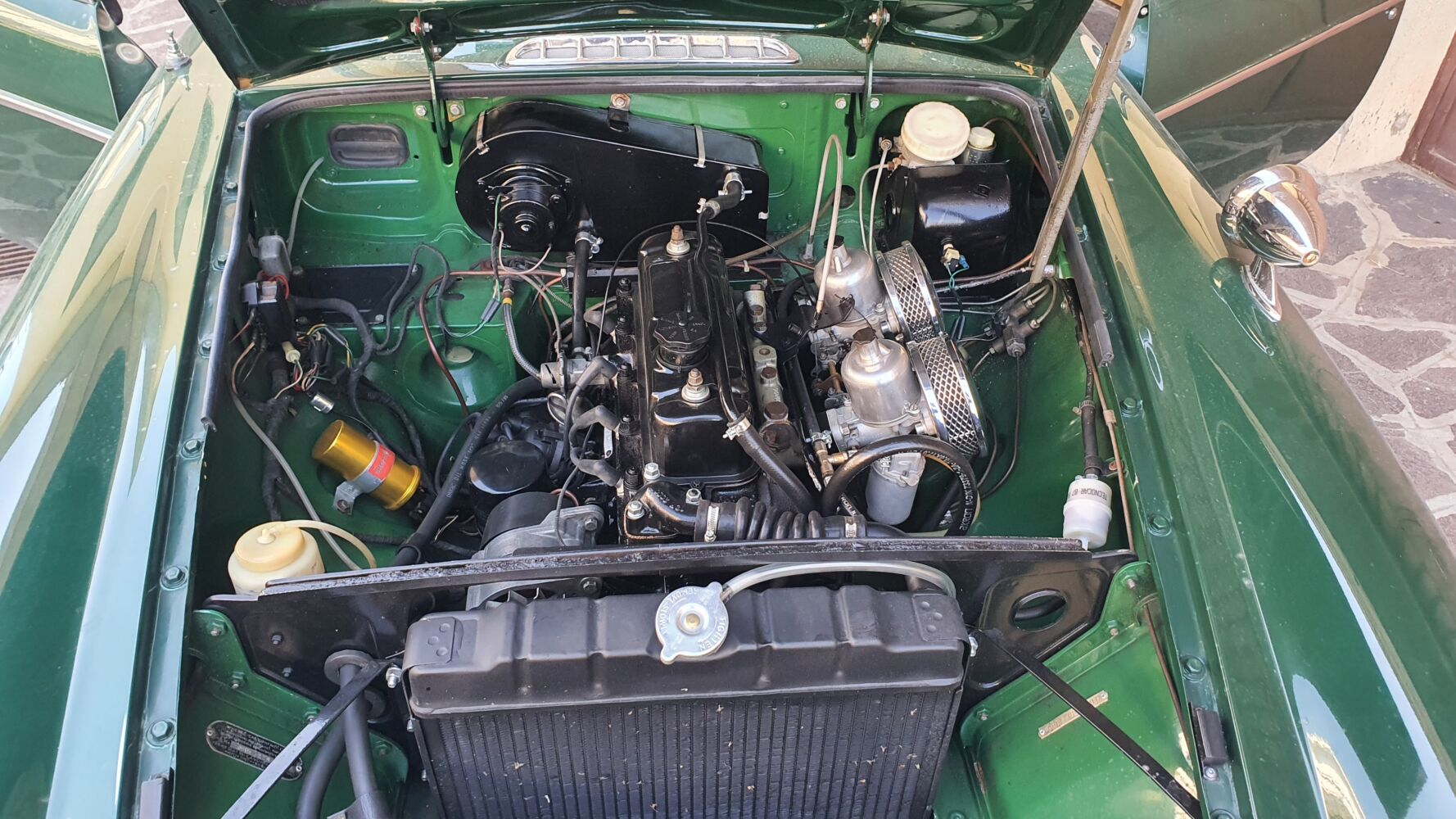 MG B gt coupé 24