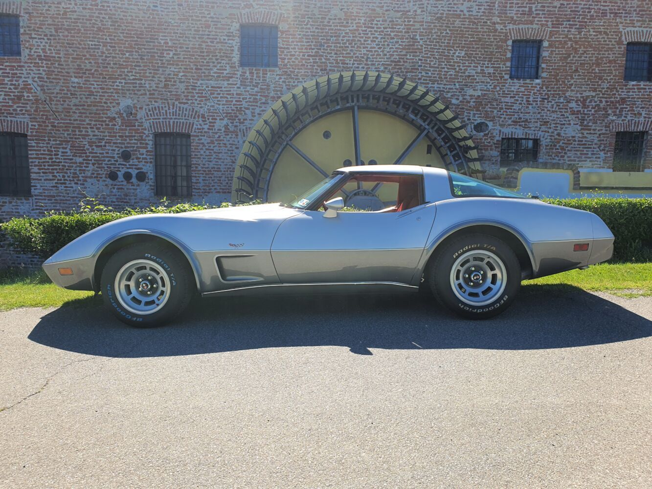 Chevrolet Corvette 2