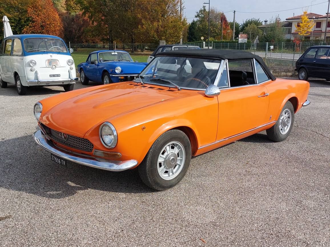 Fiat 124 Sport Spider 1800 del 1974 13