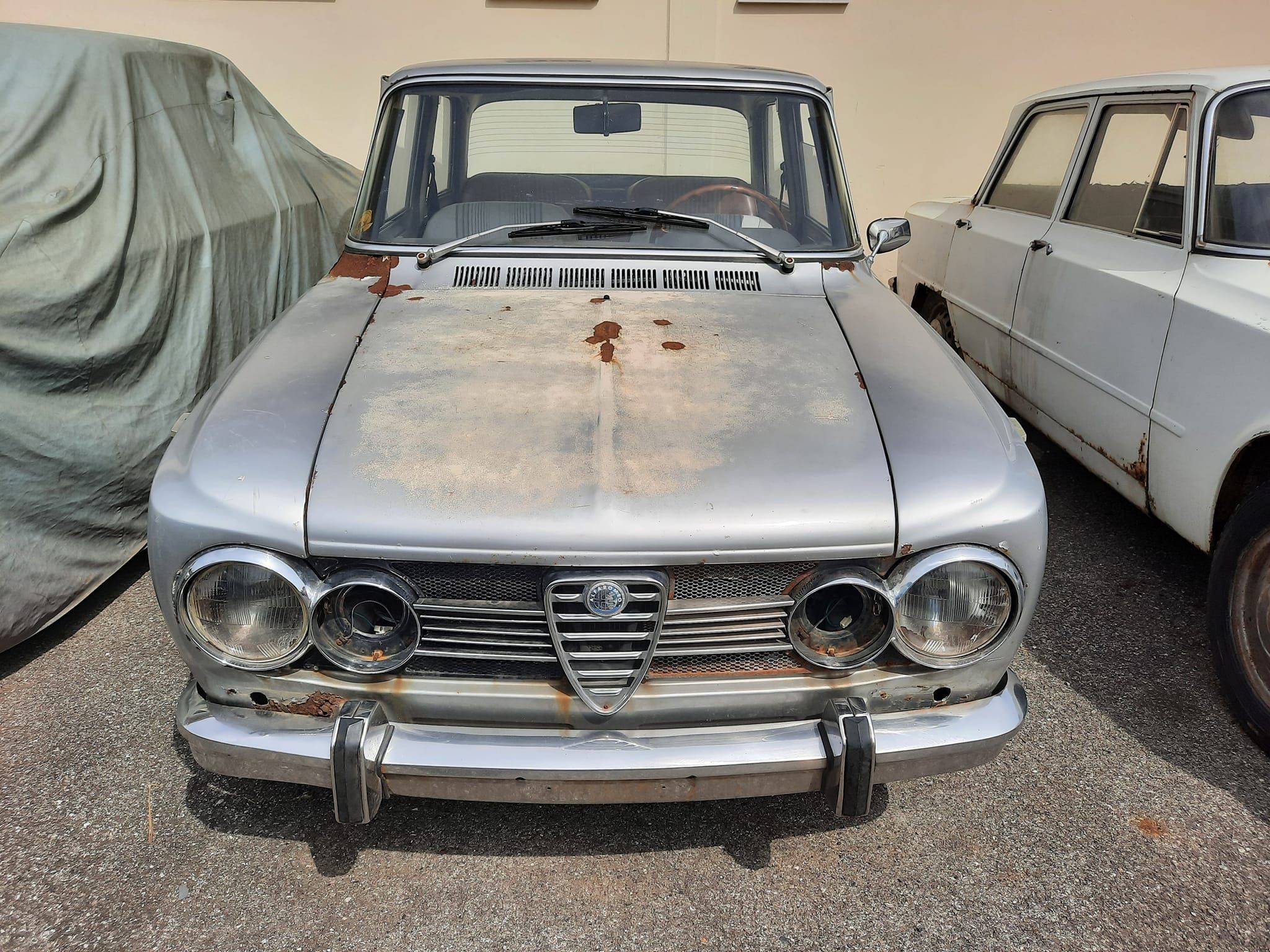 Alfa Romeo Giulia 1300 Super del 1971 2