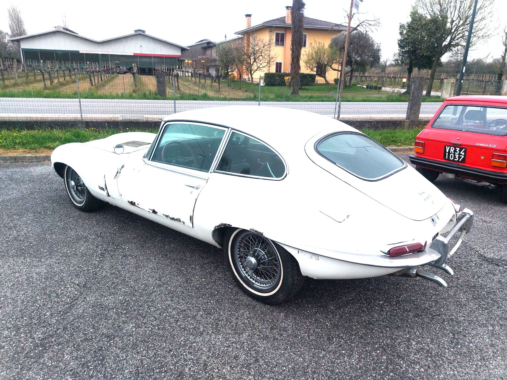 Jaguar E Type 4200 Coupè del 1966 (Prima Serie) 9
