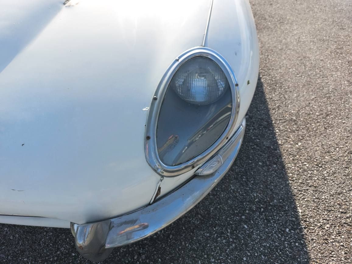 Jaguar E Type 4200 Coupè del 1966 (Prima Serie) 23