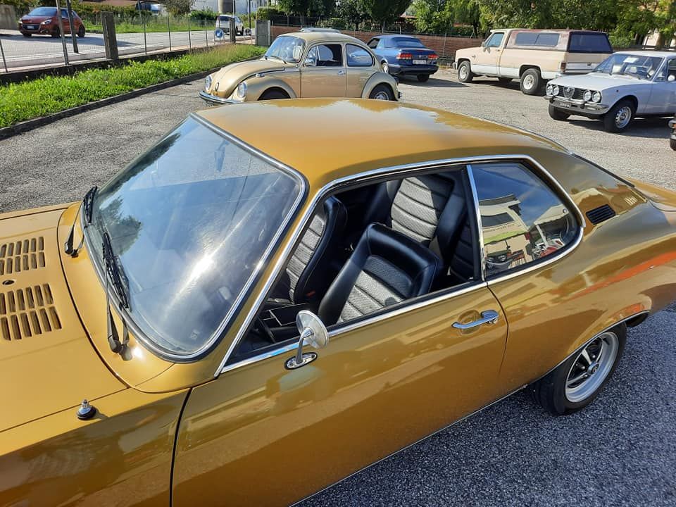 Opel Manta 1200 Lusso del 1973 10