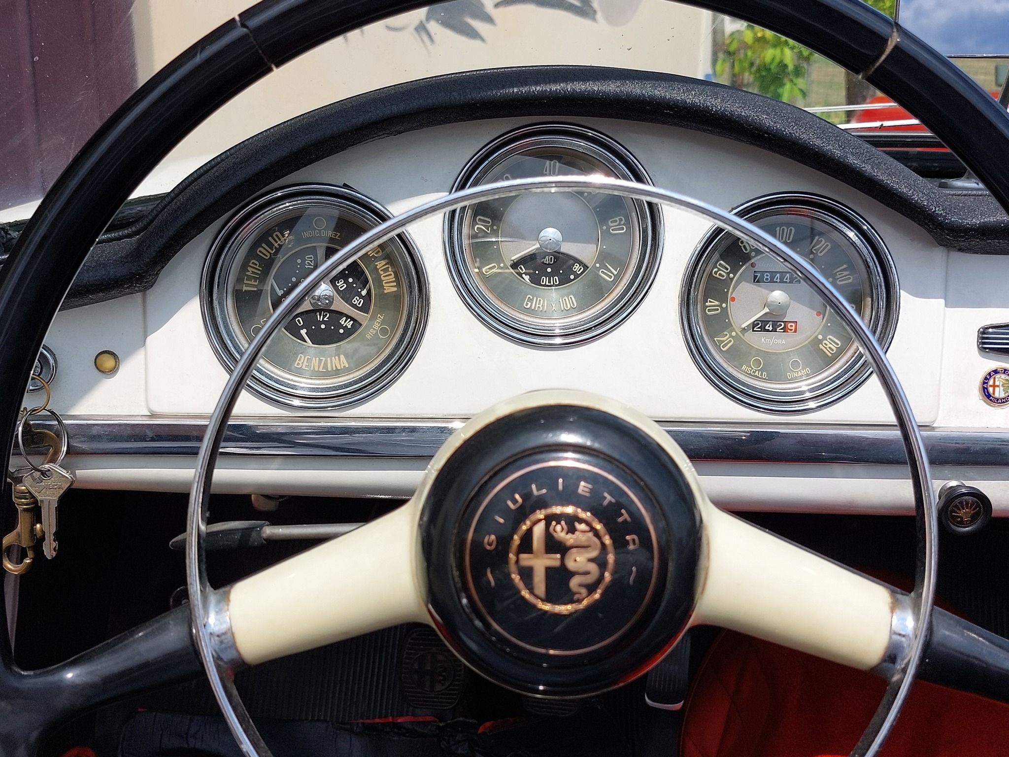 Alfa Romeo Giulietta Spider 1300 del 1960 ( la Seconda Serie ) 8