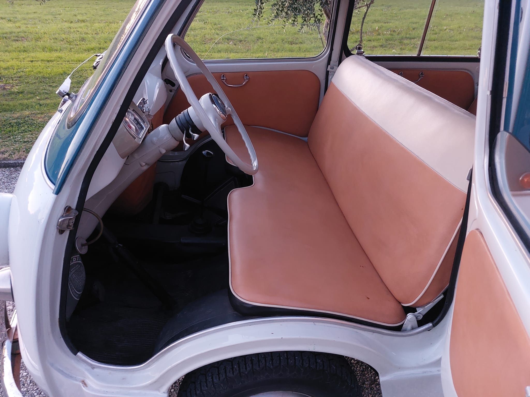 Fiat 600 Multipla del 1961 versione a cinque posti 7