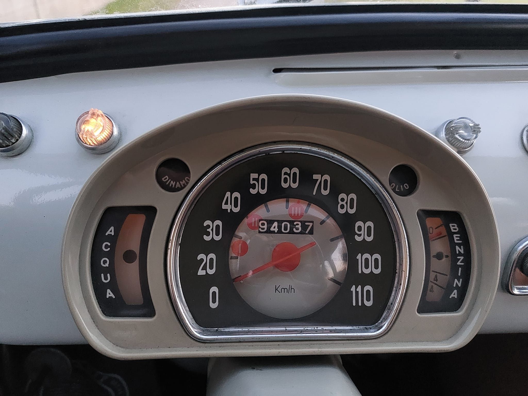 Fiat 600 Multipla del 1961 versione a cinque posti 8