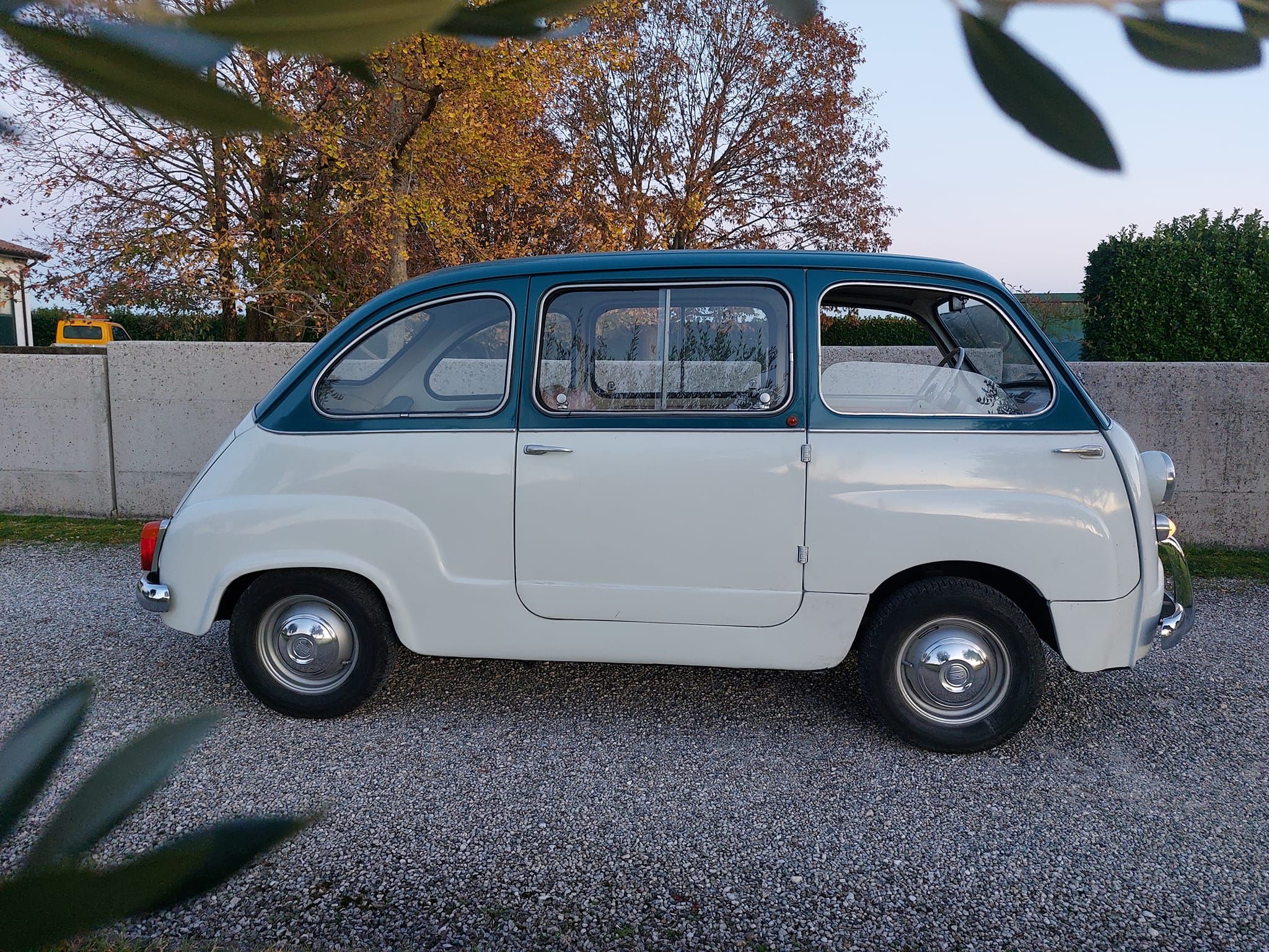 Fiat 600 Multipla del 1961 versione a cinque posti 15