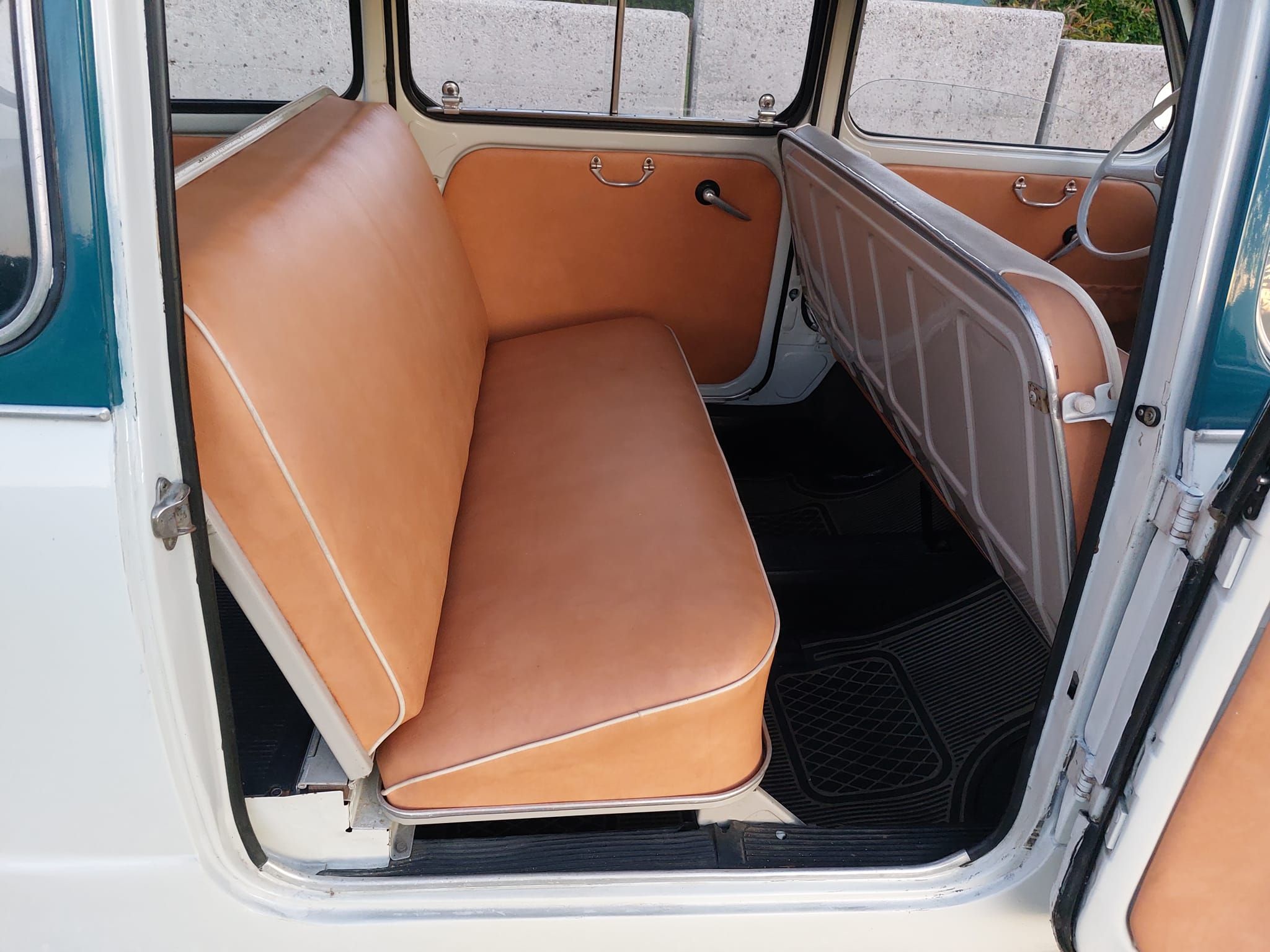 Fiat 600 Multipla del 1961 versione a cinque posti 16