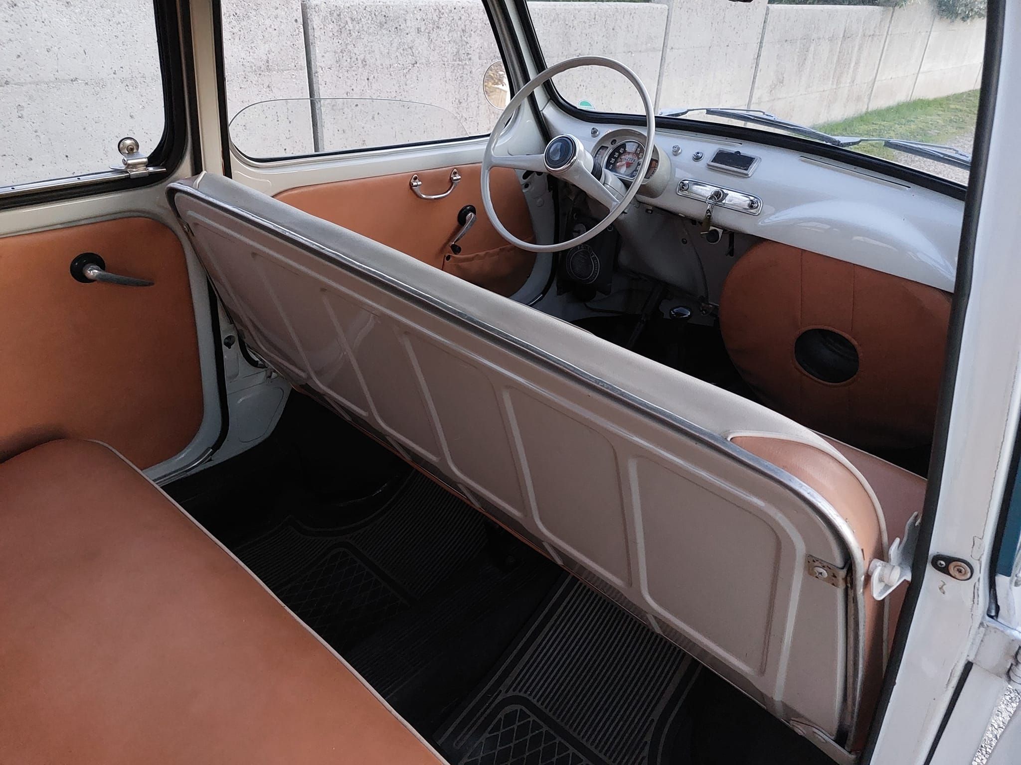 Fiat 600 Multipla del 1961 versione a cinque posti 17