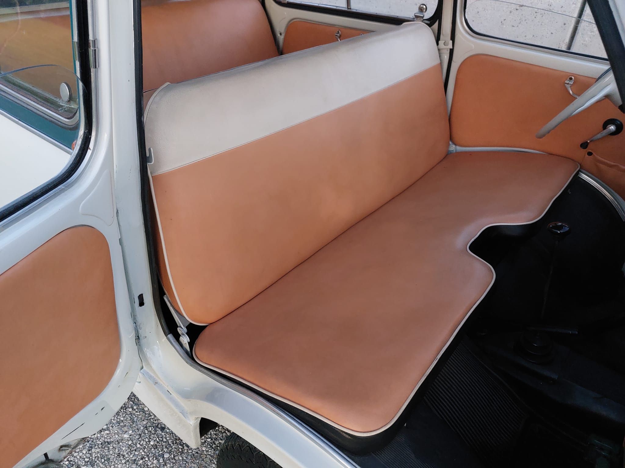 Fiat 600 Multipla del 1961 versione a cinque posti 22