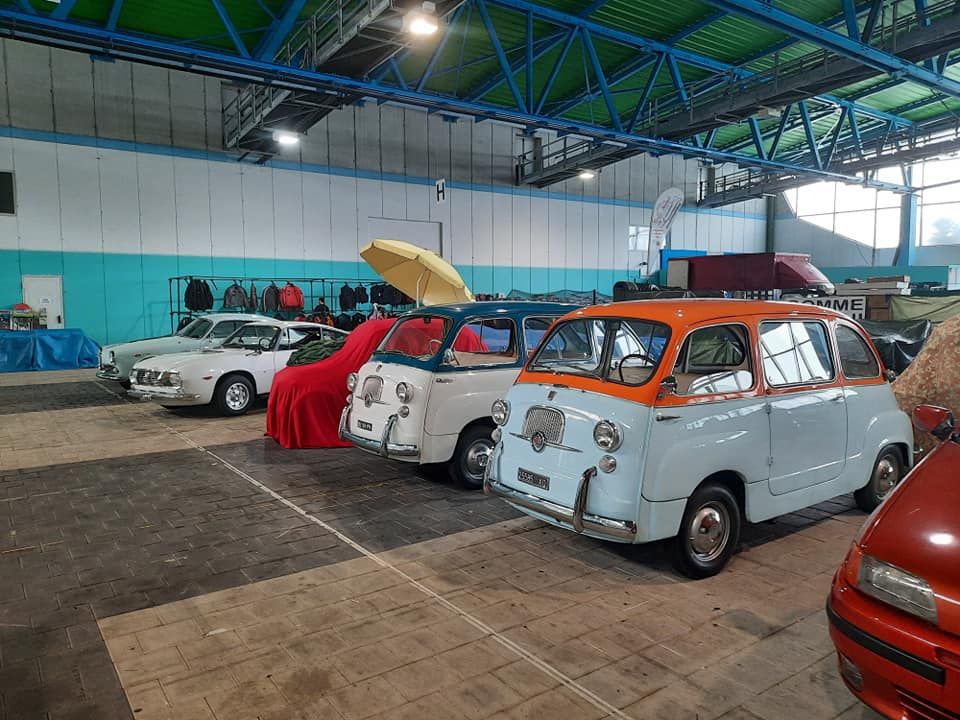 Fiat 600 Multipla del 1961 versione a cinque posti 25