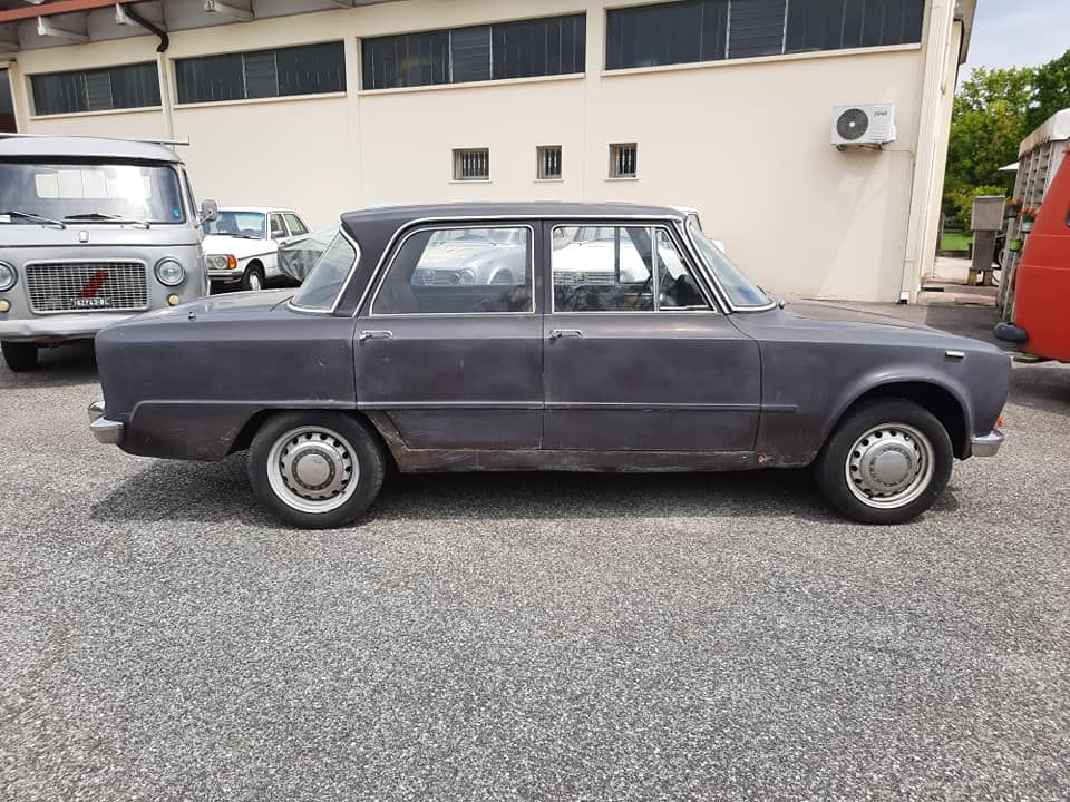 Alfa Romeo Giulia 1300 Ti del 1967 12