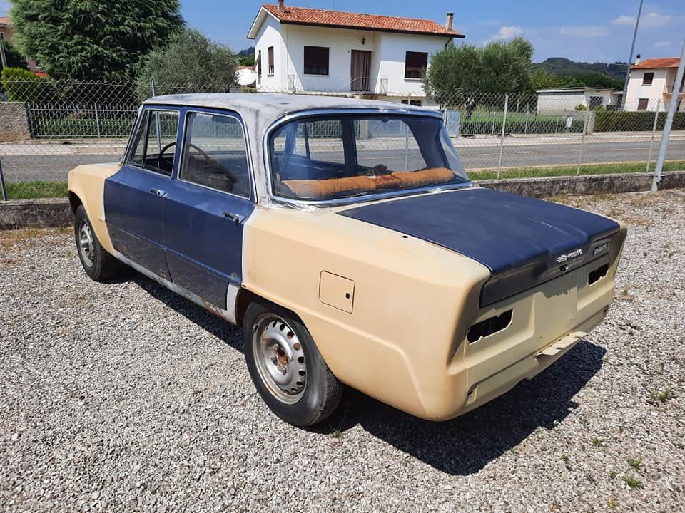 Alfa Romeo Giulia 1300 Ti del 1967 11