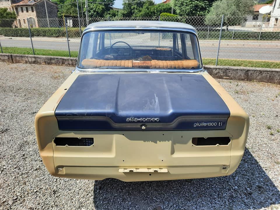 Alfa Romeo Giulia 1300 Ti del 1967 12