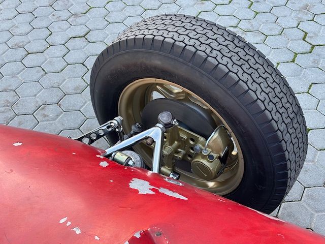 De Tomaso F1 11