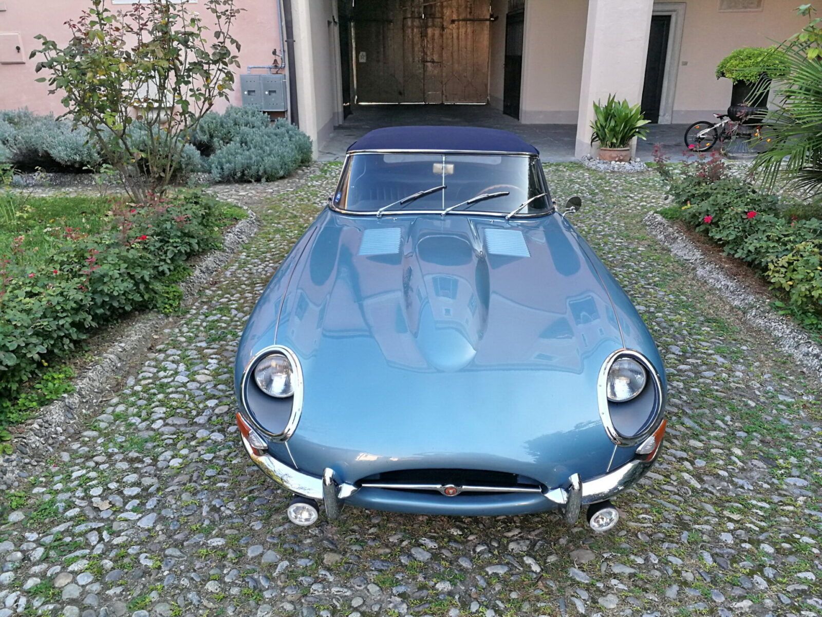 Jaguar E Type Roadster S1 16