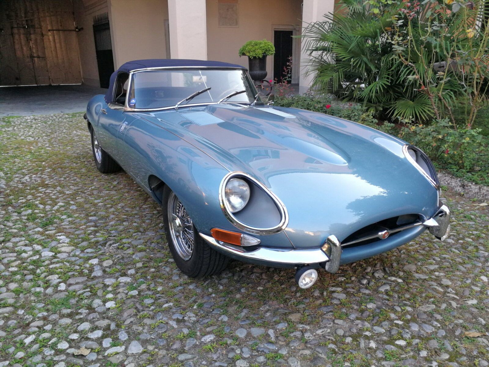 Jaguar E Type Roadster S1 12