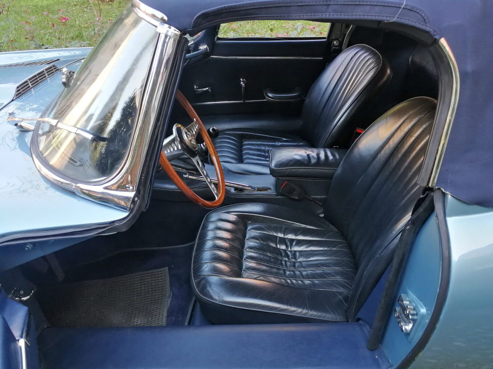 Jaguar E Type Roadster S1 15