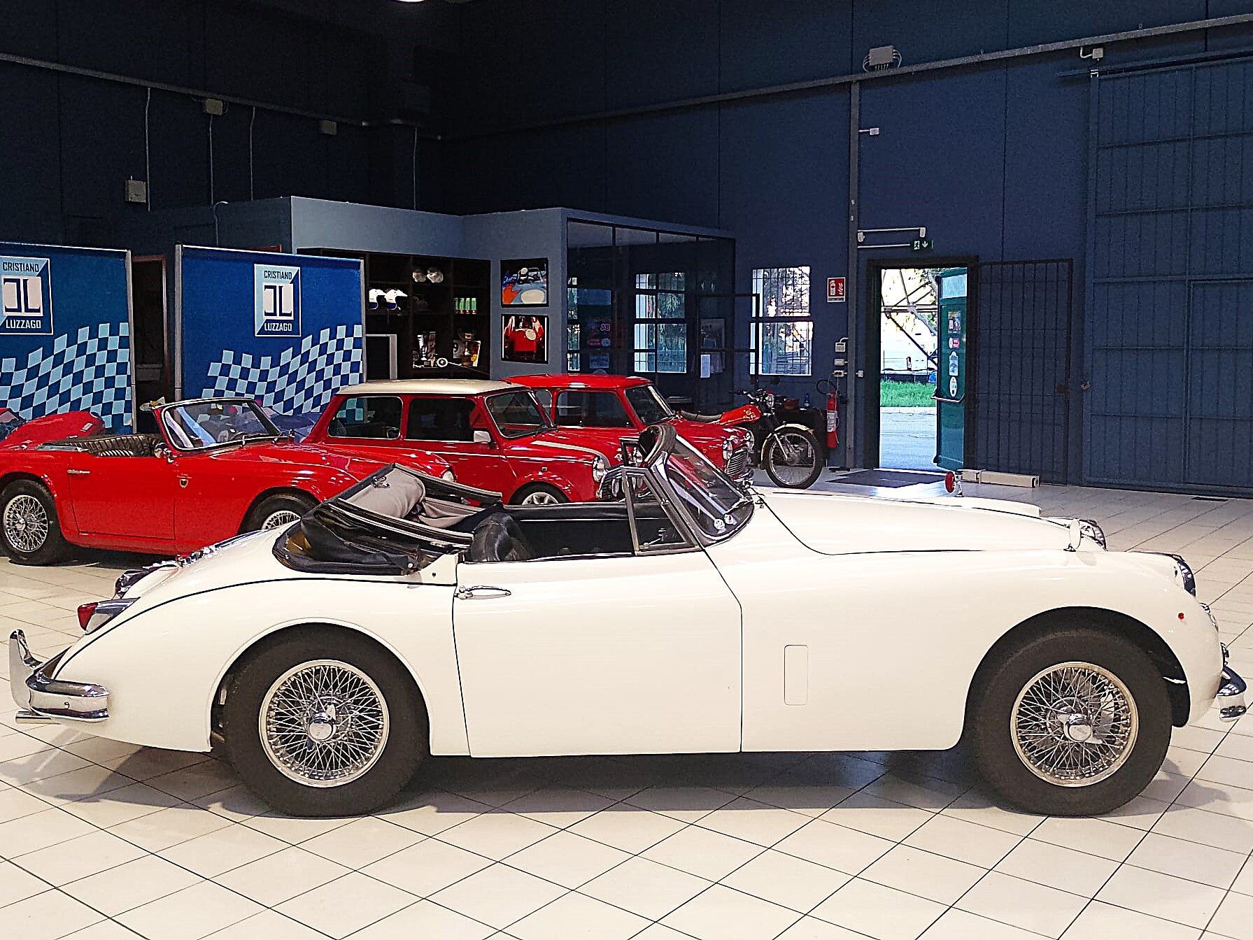 Jaguar Xk 150 3.4 Dhc Rhd Automatic 10