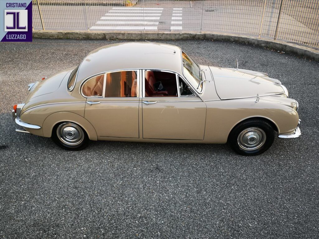 V8 Saloon 11