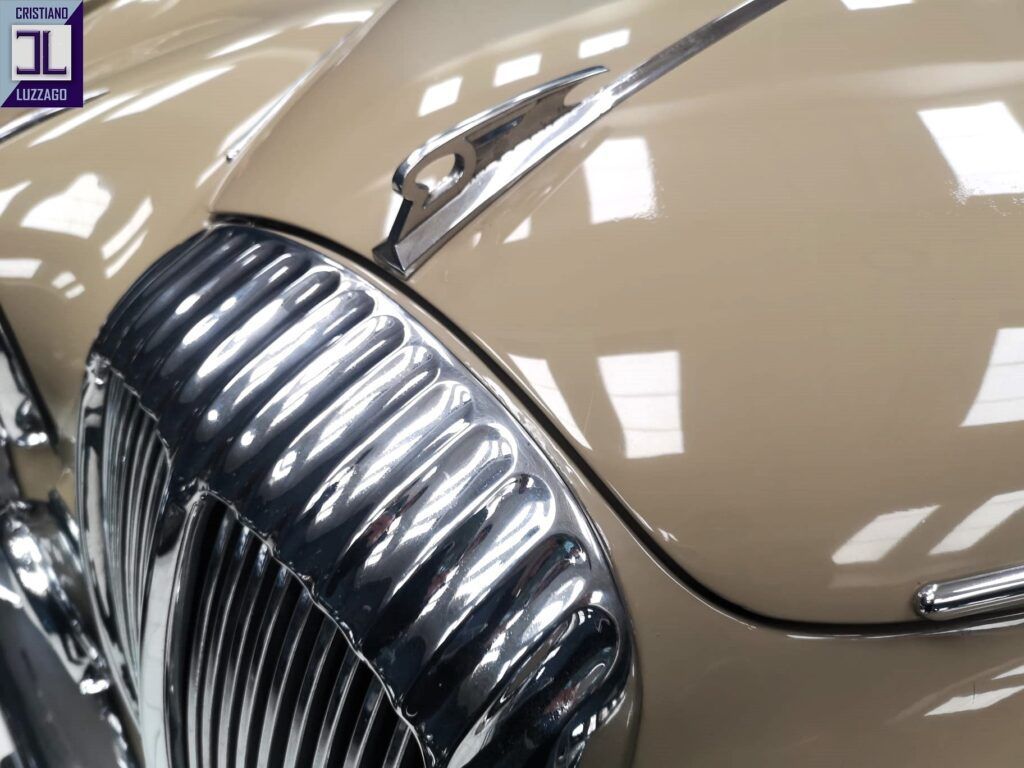 V8 Saloon 21