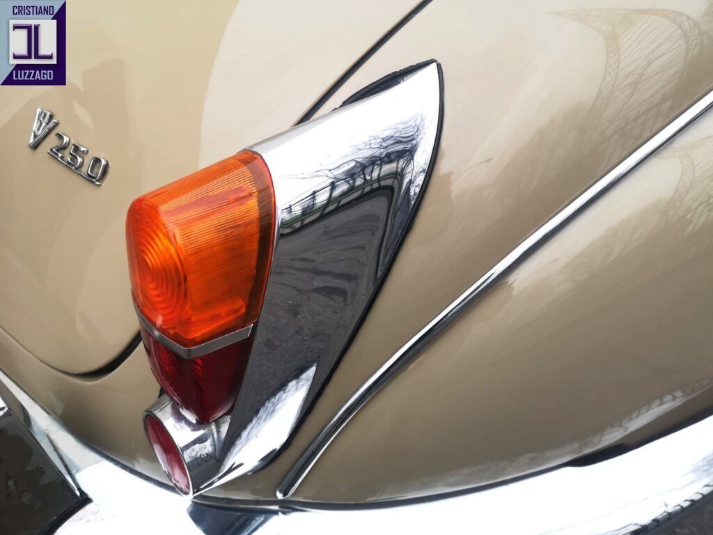 V8 Saloon 24