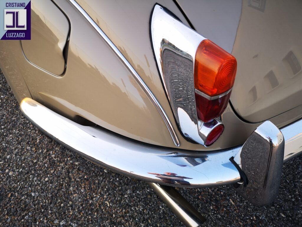 V8 Saloon 25