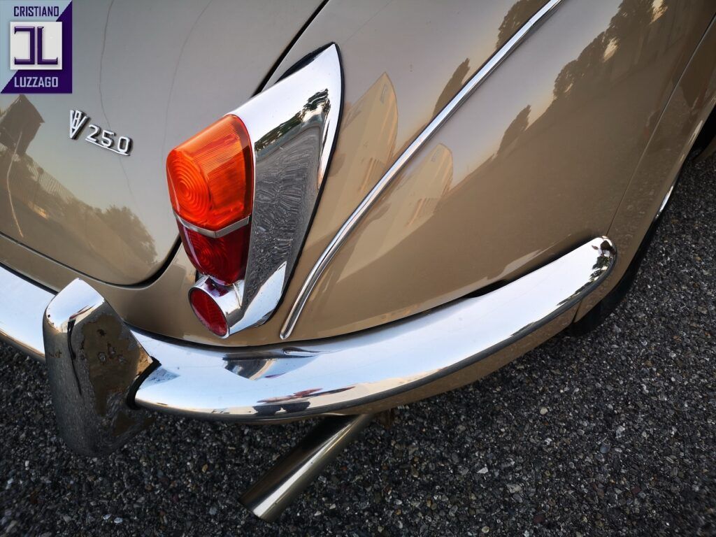 V8 Saloon 26