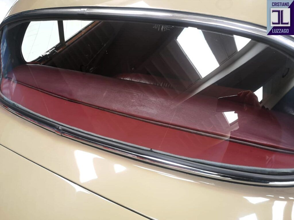 V8 Saloon 32