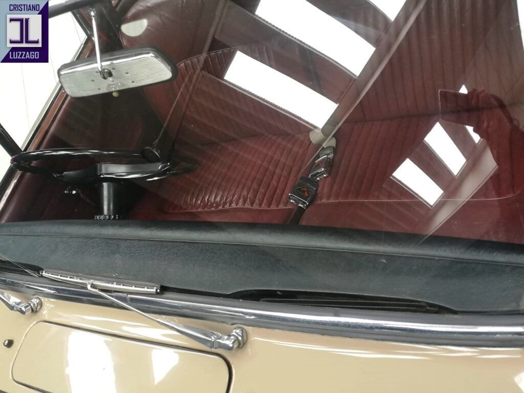 V8 Saloon 33