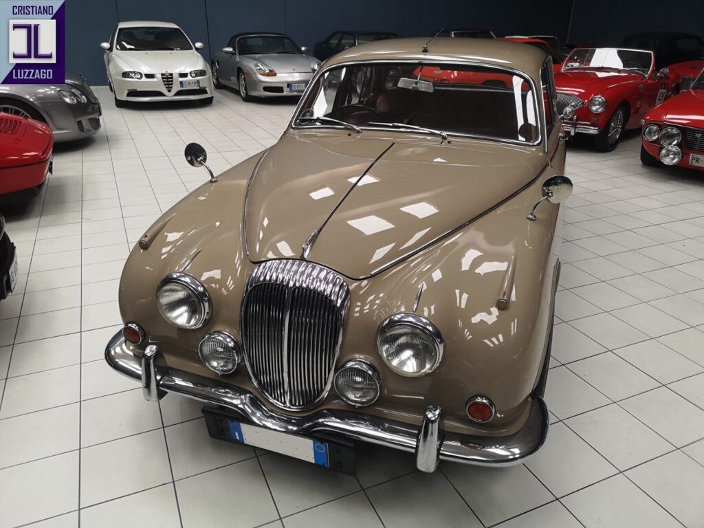 V8 Saloon 47