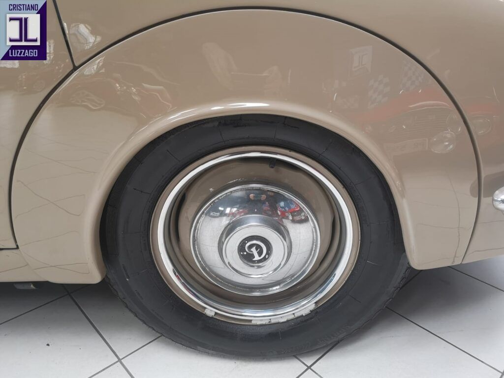 V8 Saloon 51