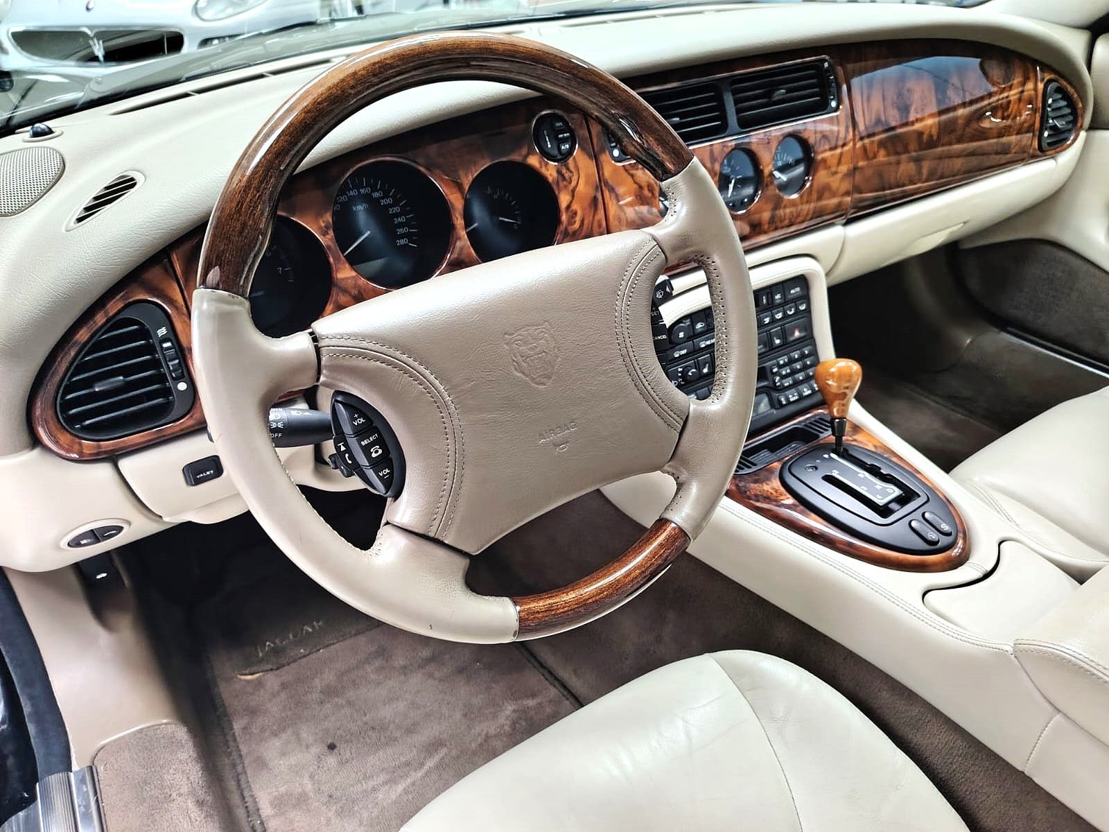 Jaguar Xk R Coupe 25