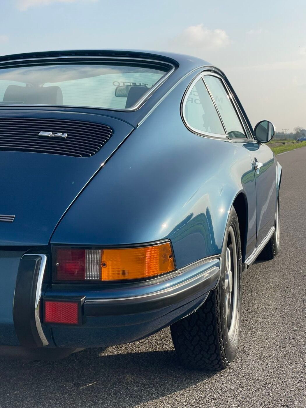 Porsche 911 2.4 S 12